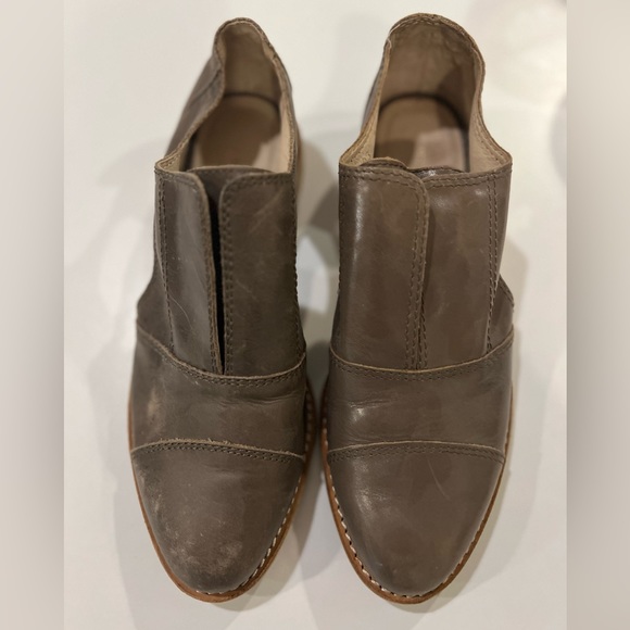 All Black women’s loafers. Barely warn. Beautiful leather. - Picture 2 of 3